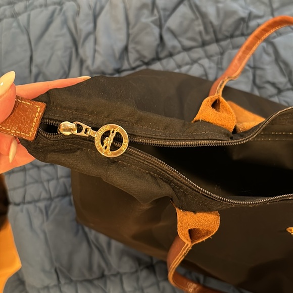 Black long champ shoulder bag. Has been worn and lots of wear and tear. - Picture 9 of 11